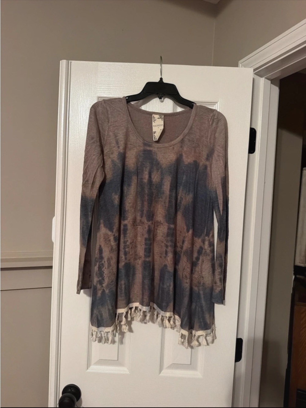Women's Tie-Dye Long Sleeve Tunic with Tassel Hem - Brown & Navy